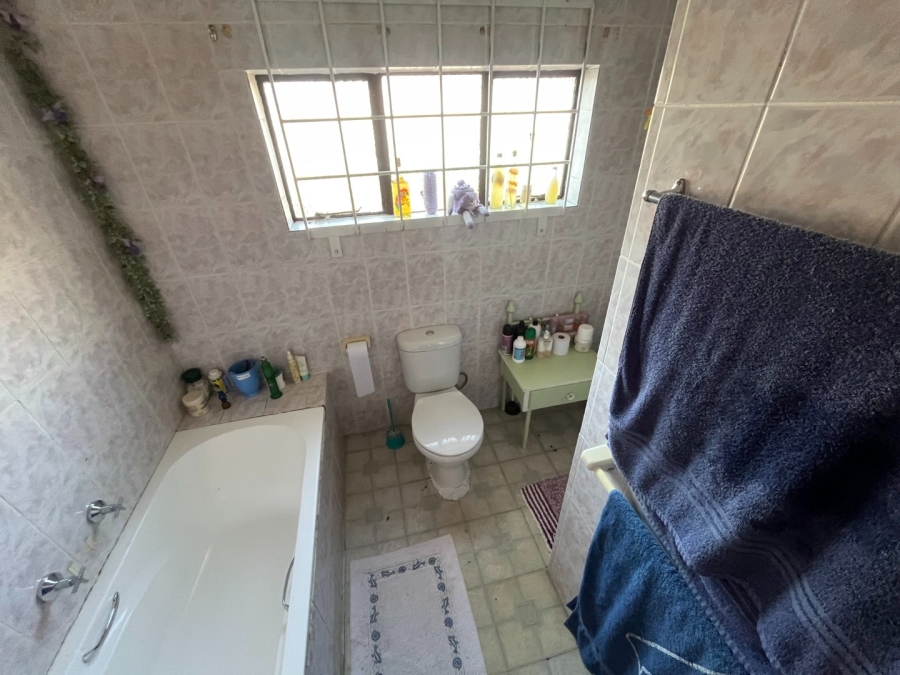 4 Bedroom Property for Sale in Geelhoutpark North West